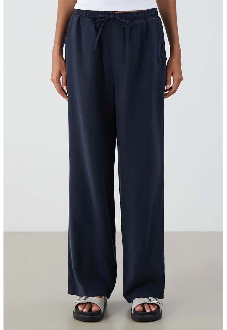 Pantaloni de trening din amestec de lyocell - cu croiala ampla