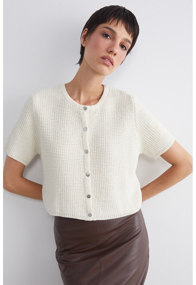 Pulover tricotat cu decolteu la baza gatului