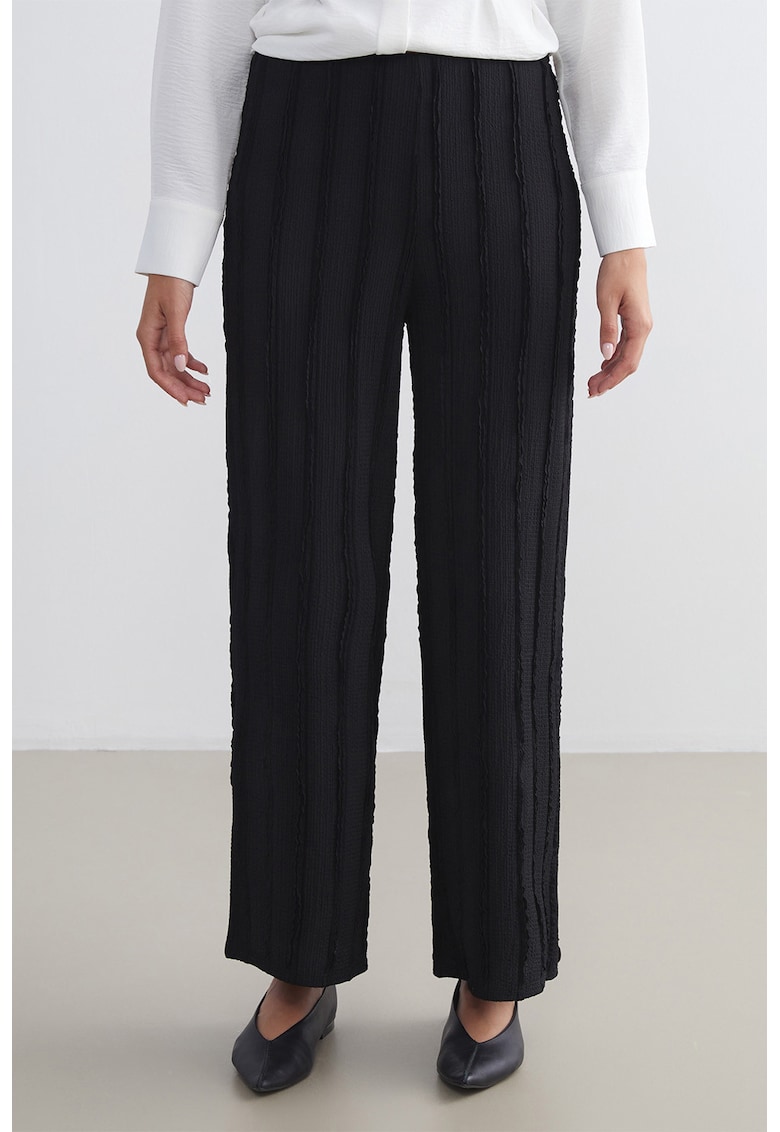 Pantaloni texturati cu croiala ampla