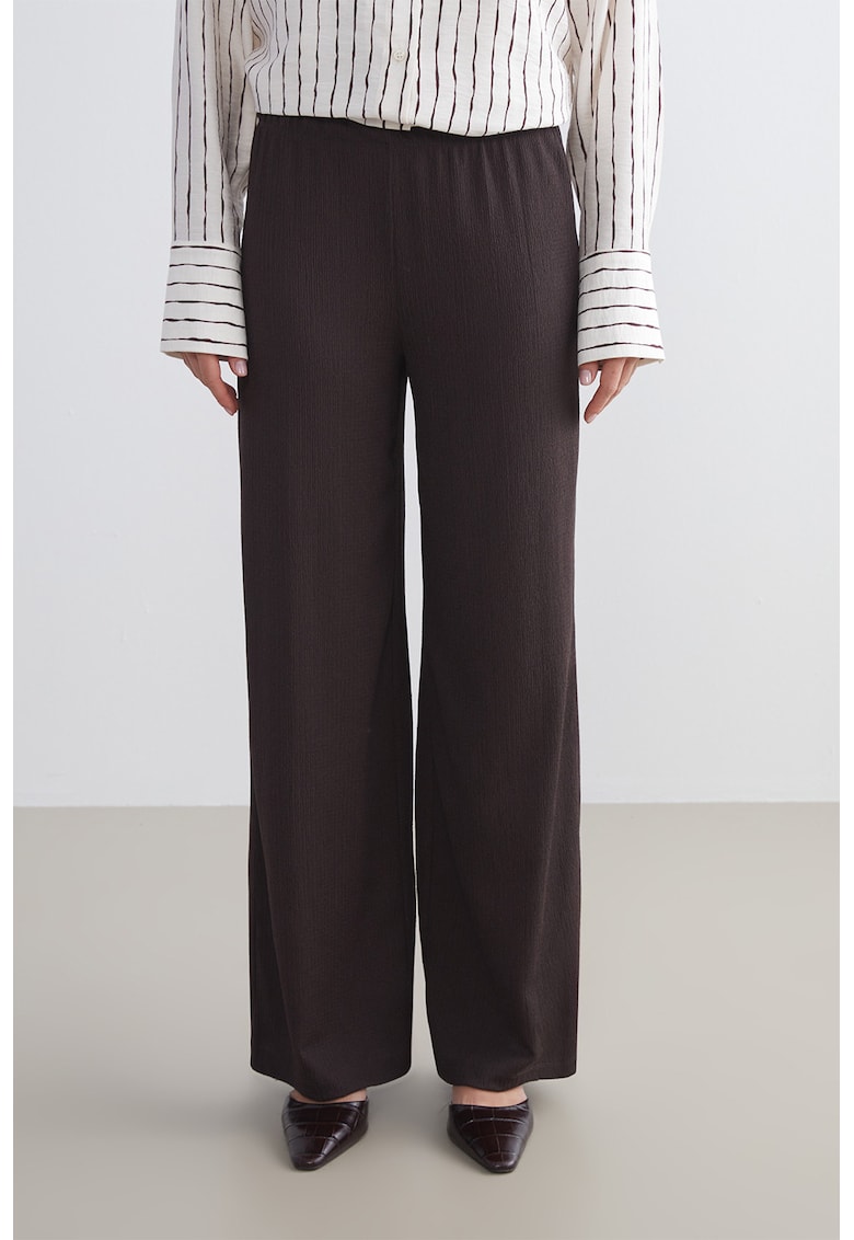 Pantaloni texturati cu croiala ampla