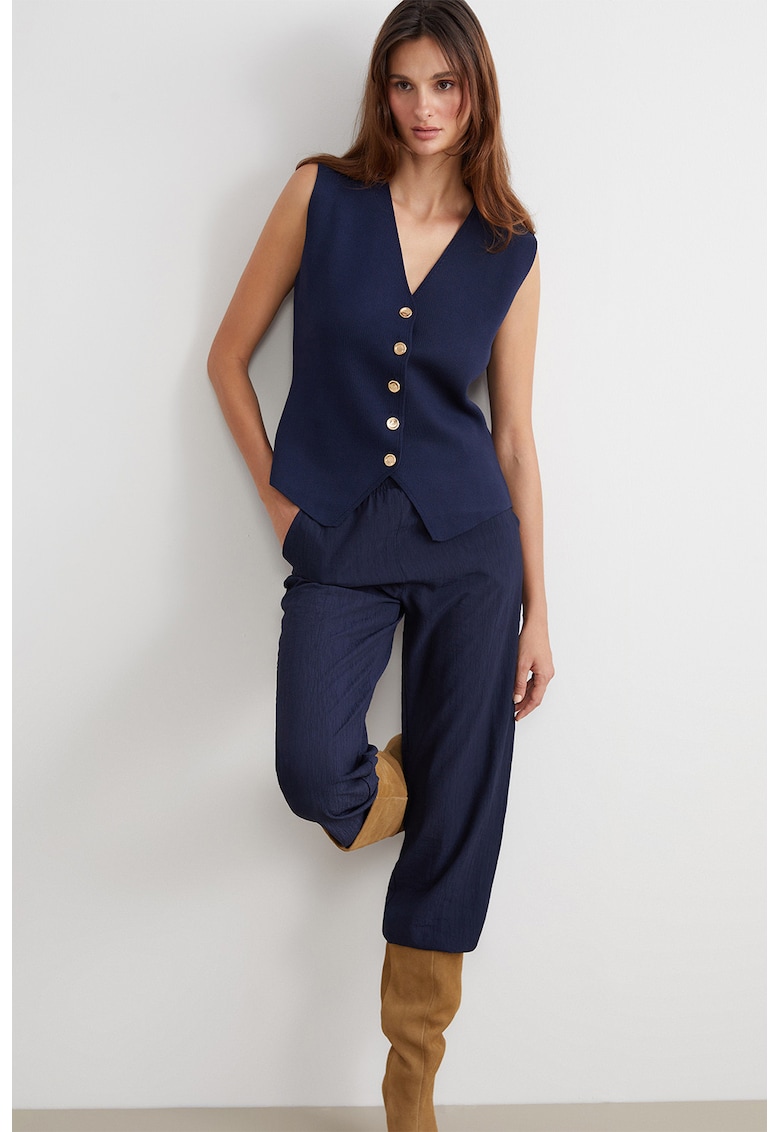 Vesta slim fit cu decolteu in V