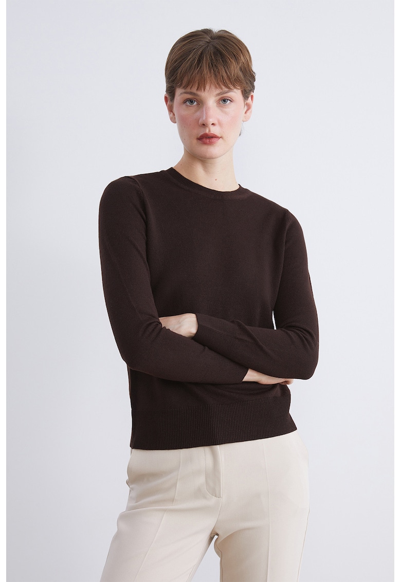 Pulover tricotat cu decolteu la baza gatului - Maro inchis