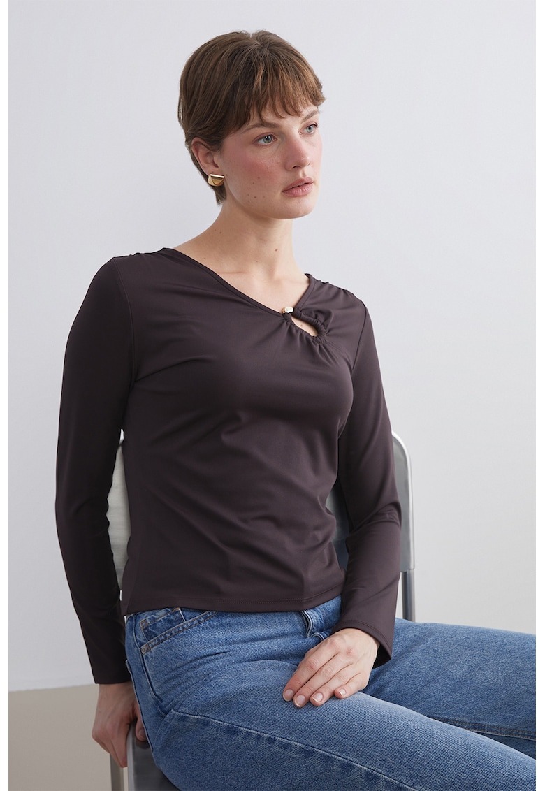 Bluza slim fit cu decupaj