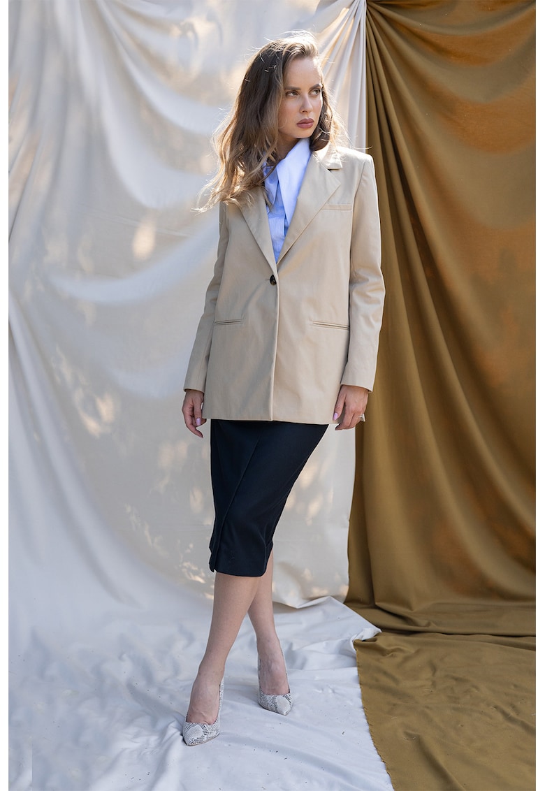 Sacou cu nasturi decorativi pe partea din spate