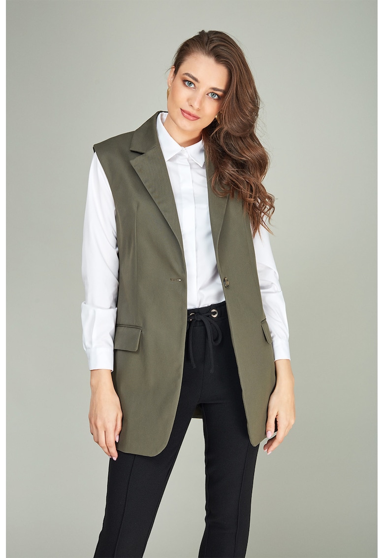 Vesta cu revere decupate