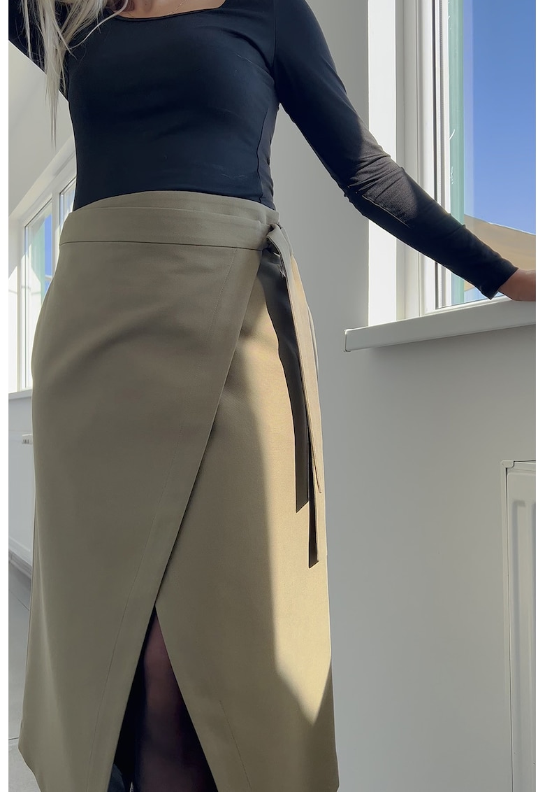 Fusta midi petrecuta