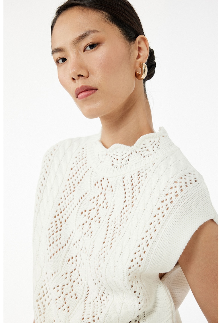 Pulover cu perforatii si maneci scurte