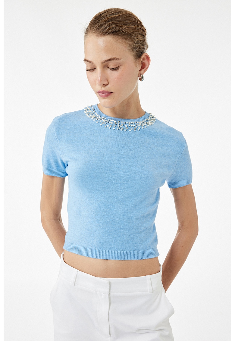 Tricou crop din tricot cu decolteu decorativ - Albastru deschis
