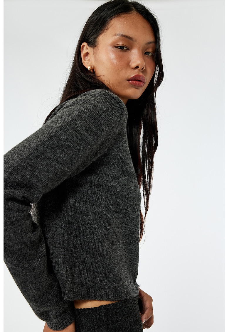 Cardigan crop cu nasturi