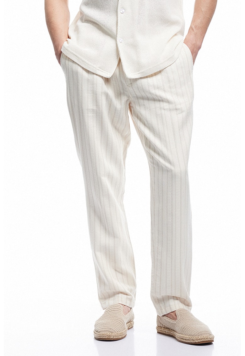 Pantaloni drepti cu dungi Pantaloni drepti cu dungi