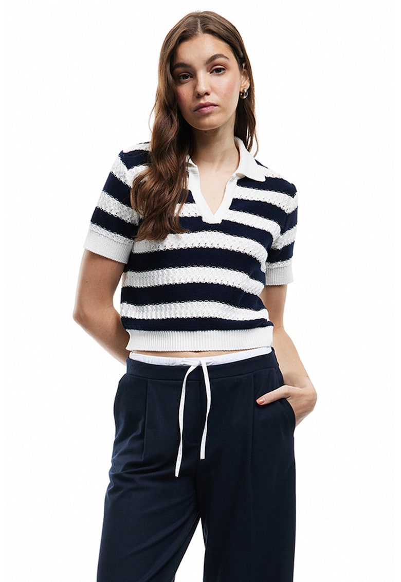 Tricou tricotat cu model in dungi