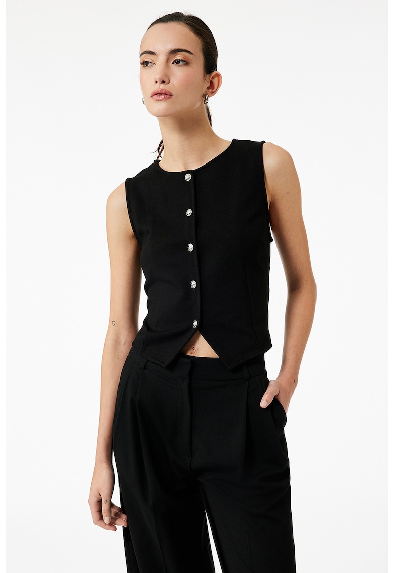 Vesta cu nasturi si decolteu la baza gatului