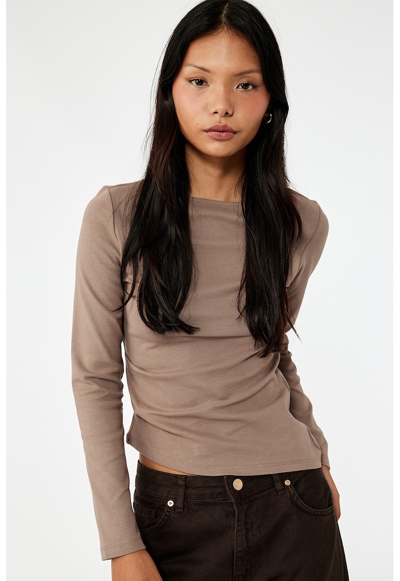 Bluza slim fit cu decolteu rotund - Maro camel