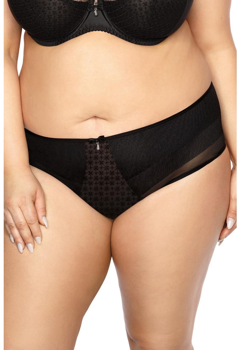 Chiloti cu detalii din plasa Samira Chiloti cu detalii din plasa Samira