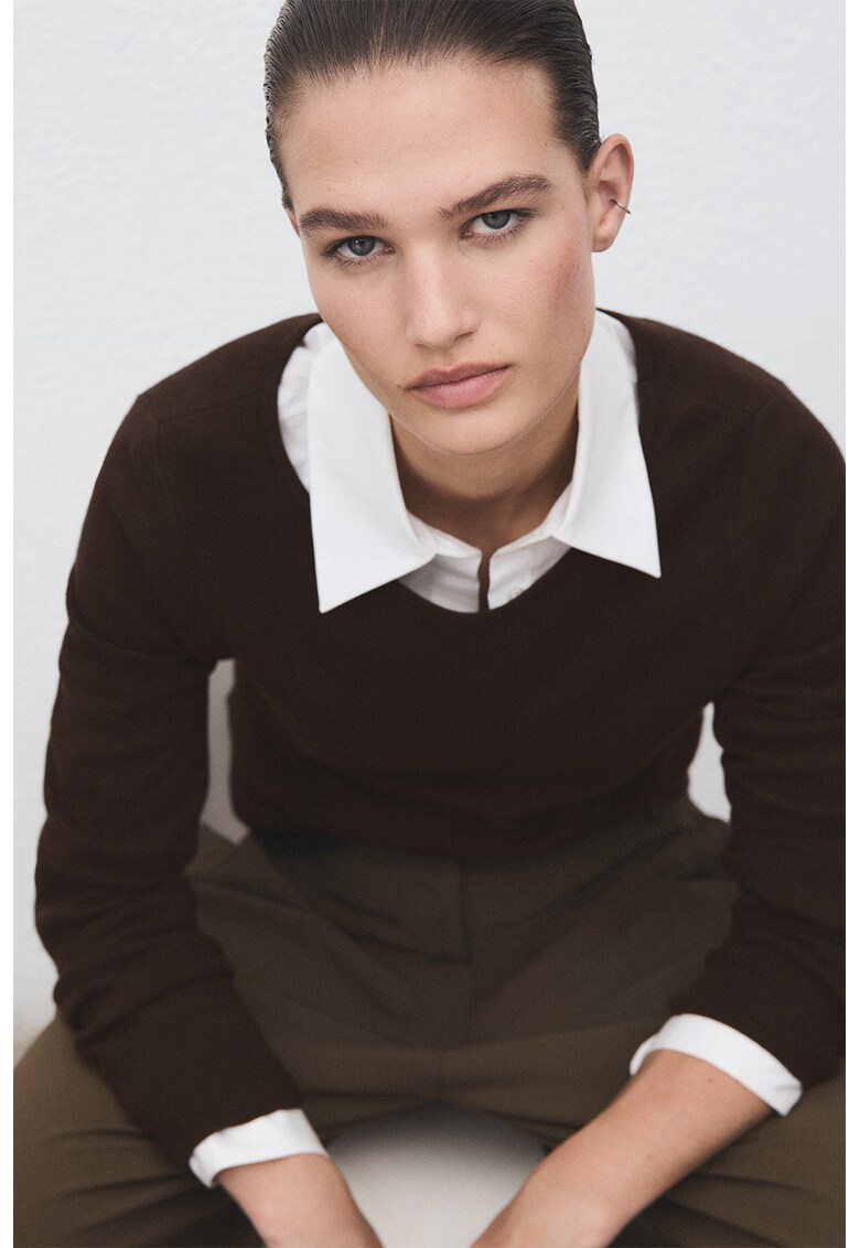 Pulover lejer cu decolteu rotund - Maro inchis