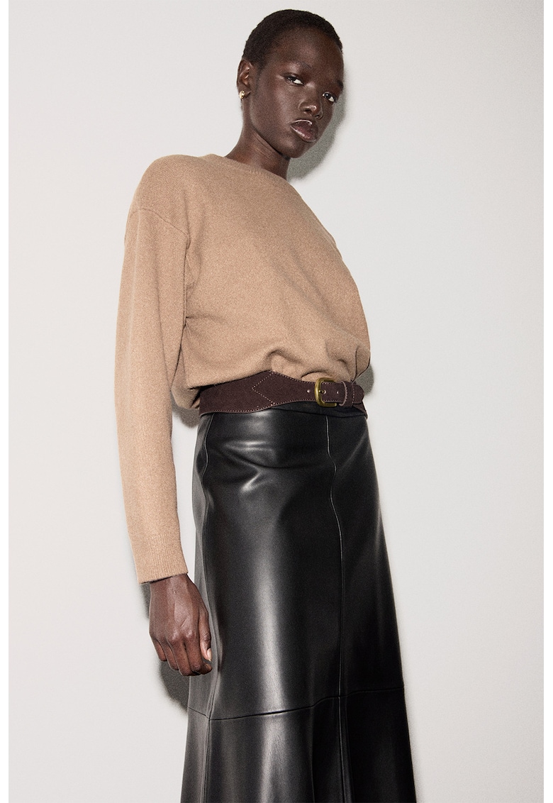 Pulover cu decolteu rotund si terminatii striate