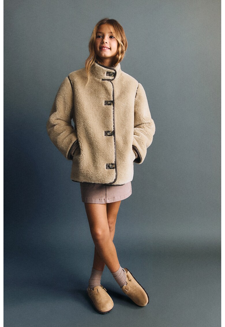 Jacheta cu nasturi si blana sintetica