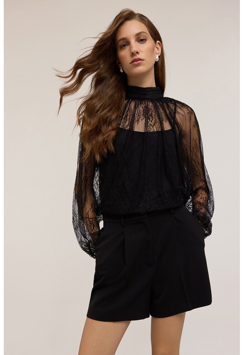 Bluza de dantela cu top interior