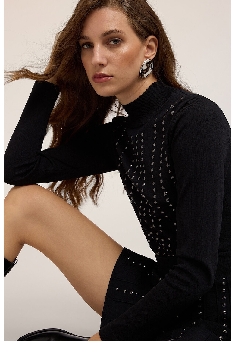 Pulover slim fit cu aplicatii