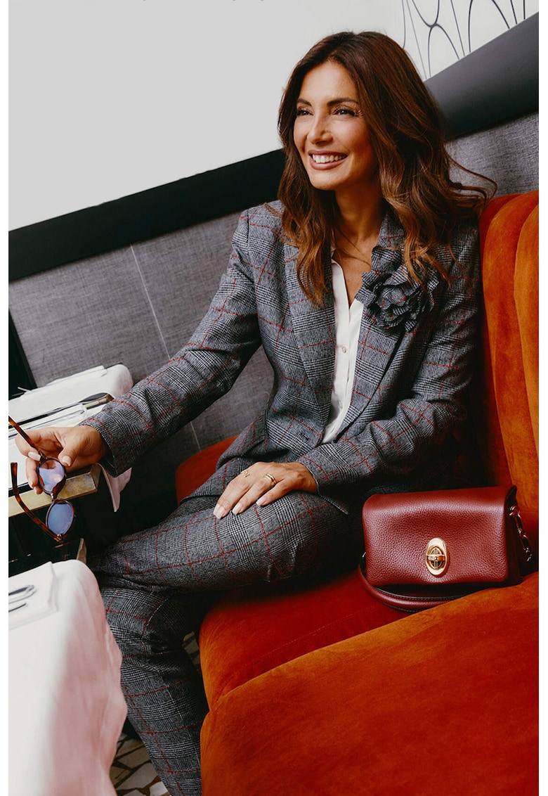 Sacou in carouri cu aplicatie cu model floral