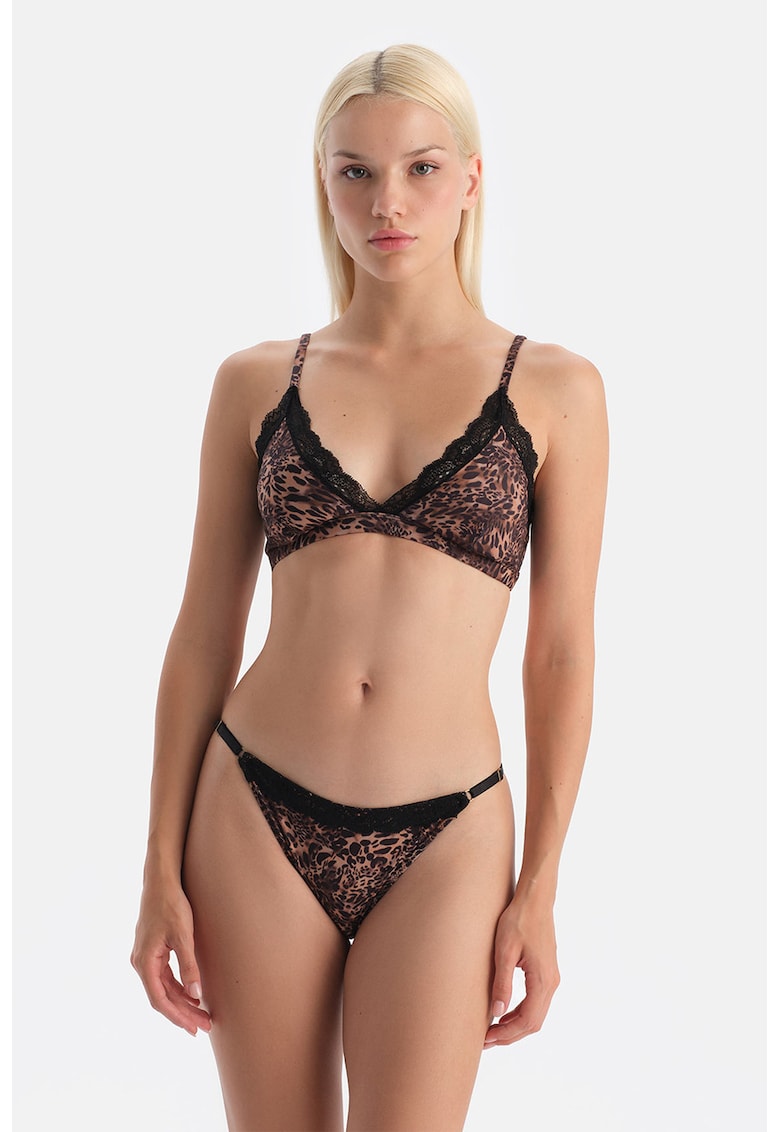 Sutien cu cupe triunghiulare fara sustinere metalica