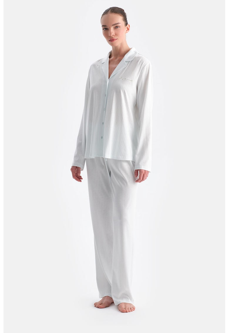 Pijama cu nasturi si maneci lungi