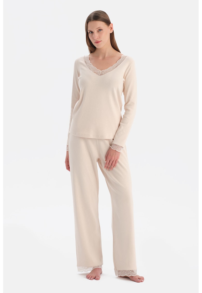 Pijama texturata cu decolteu in V