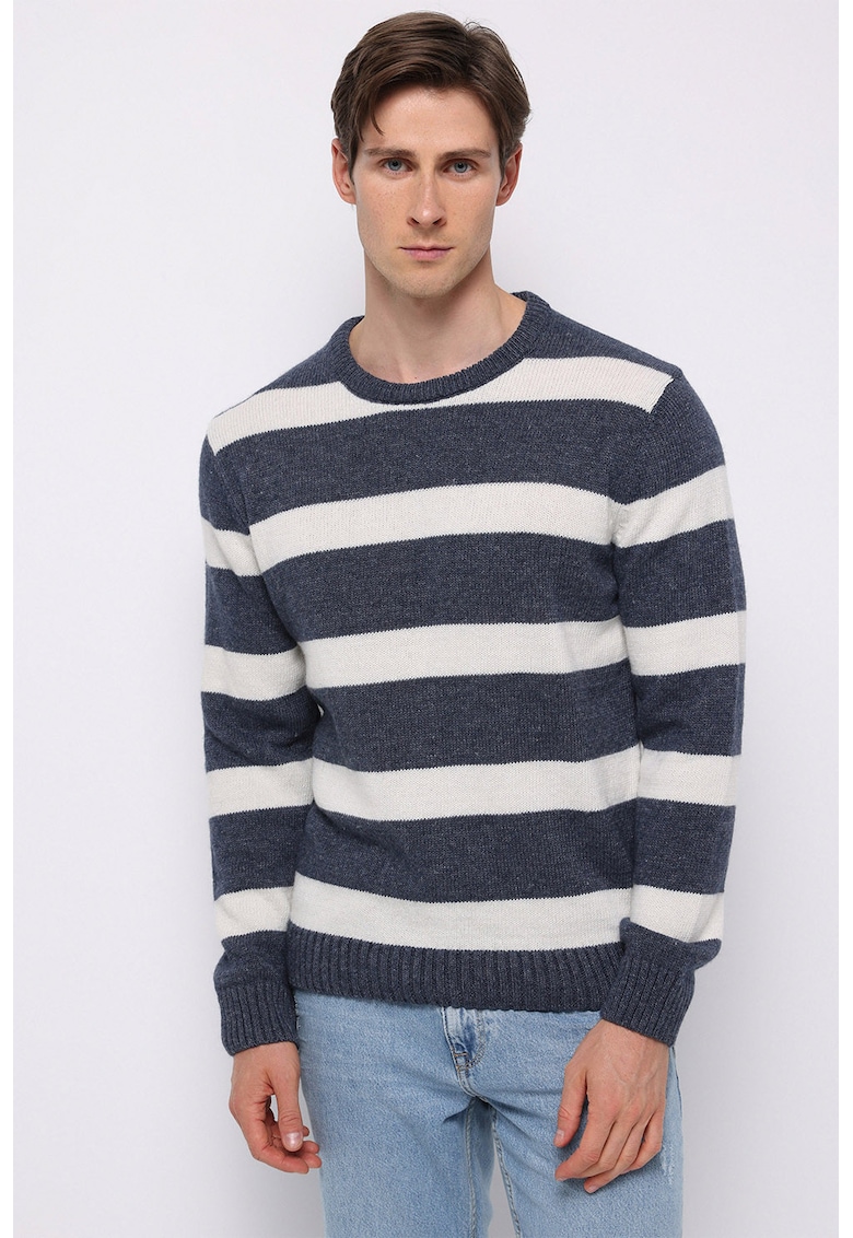 Pulover tricotat fin cu model in dungi