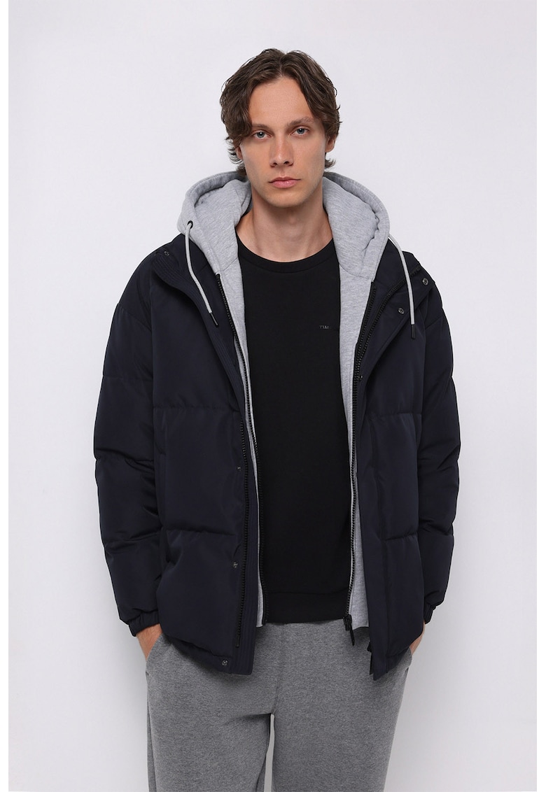 Geaca cu guler inalt si model uni