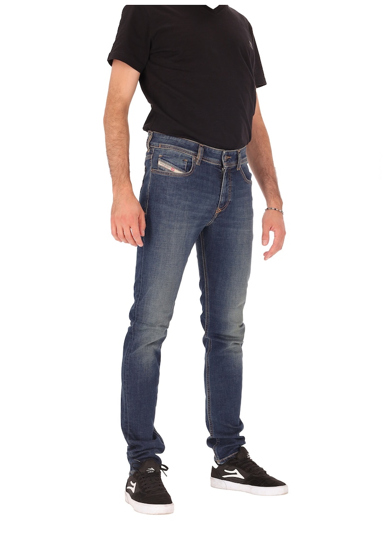 Blugi slim fit cu 5 buzunare