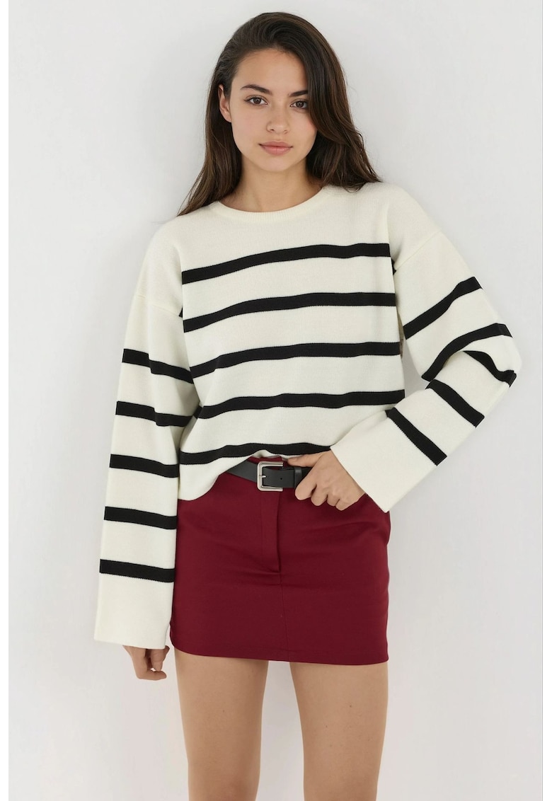 Pulover dama crop - croiala relaxata - dungi - alb - tricot