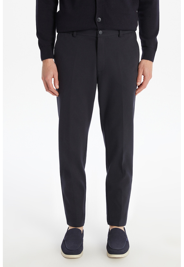 Pantaloni cu pensa si talie medie