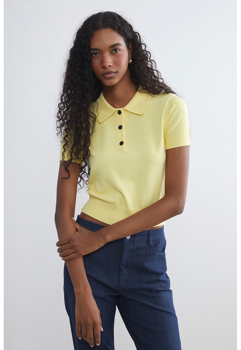 tricou uni cu fenta cu nasturi