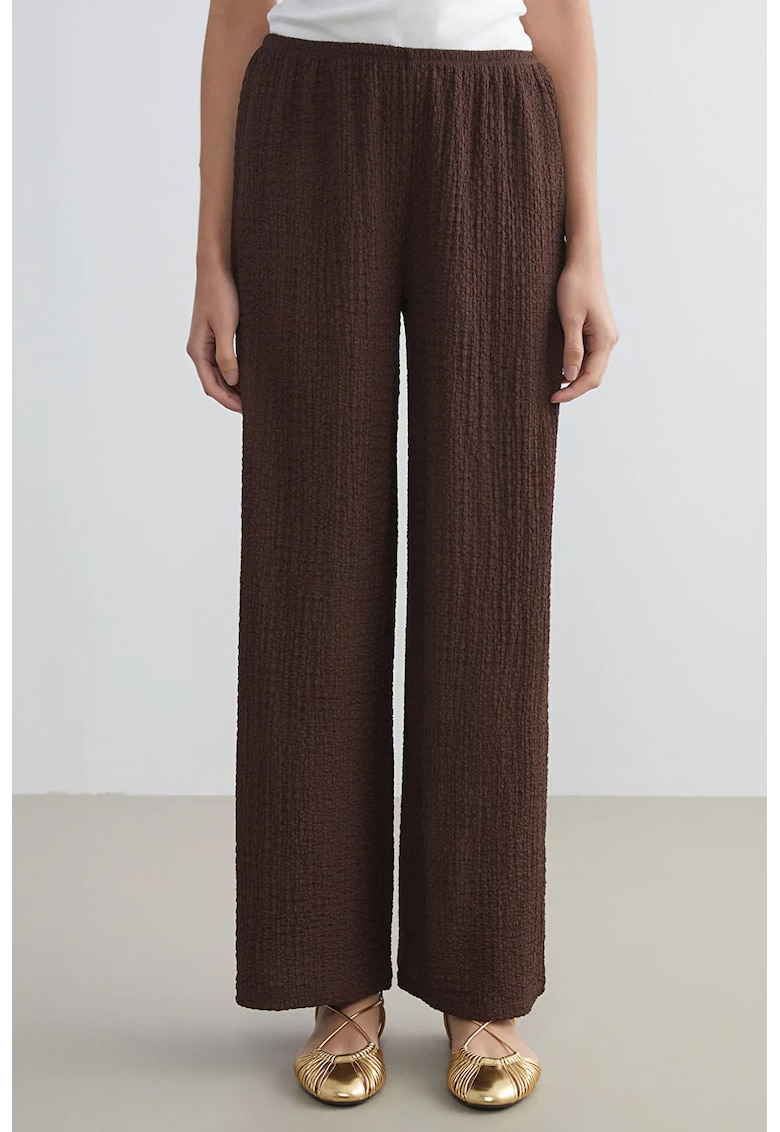 Pantaloni texturati cu croiala ampla