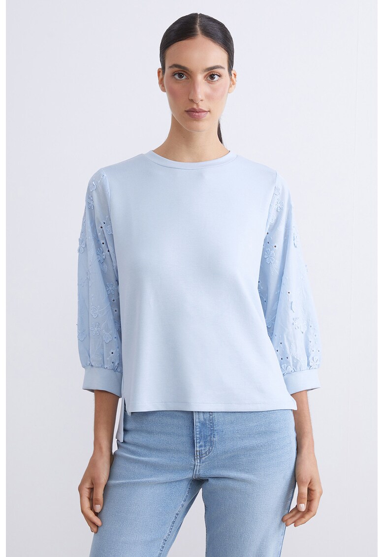 Bluza cu maneci trei sferturi si aplicatii florale - Albastru deschis
