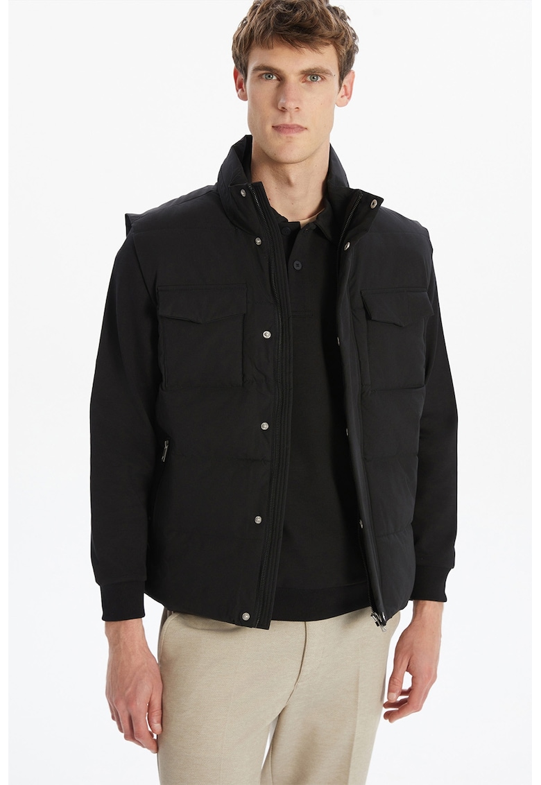 Vesta matlasata cu fermoar si buzunare