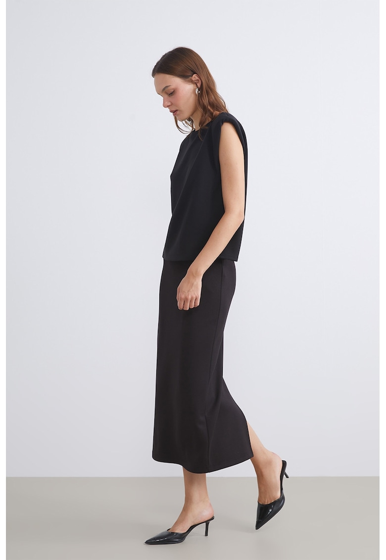 Fusta creion cu slit pe spate