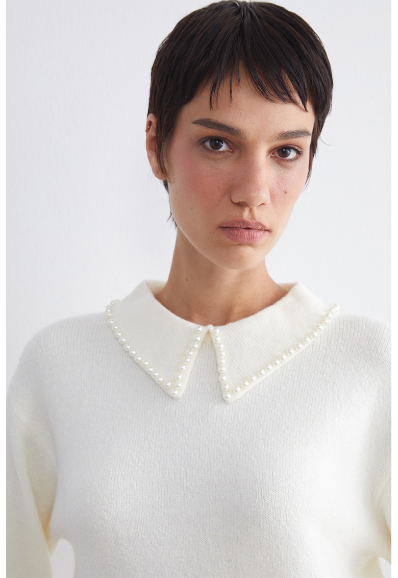 Pulover cu guler Peter Pan cu decoratiuni Pulover cu guler Peter Pan cu decoratiuni