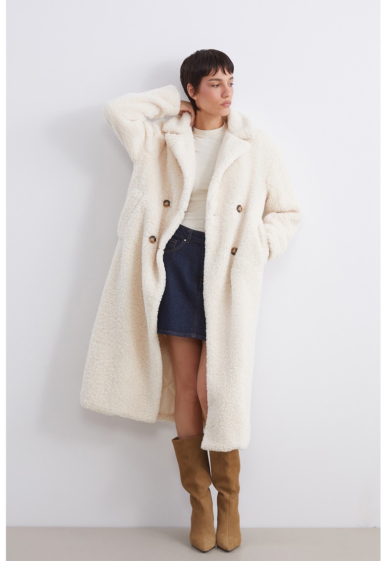 Trenci lung pufos cu nasturi - Crem