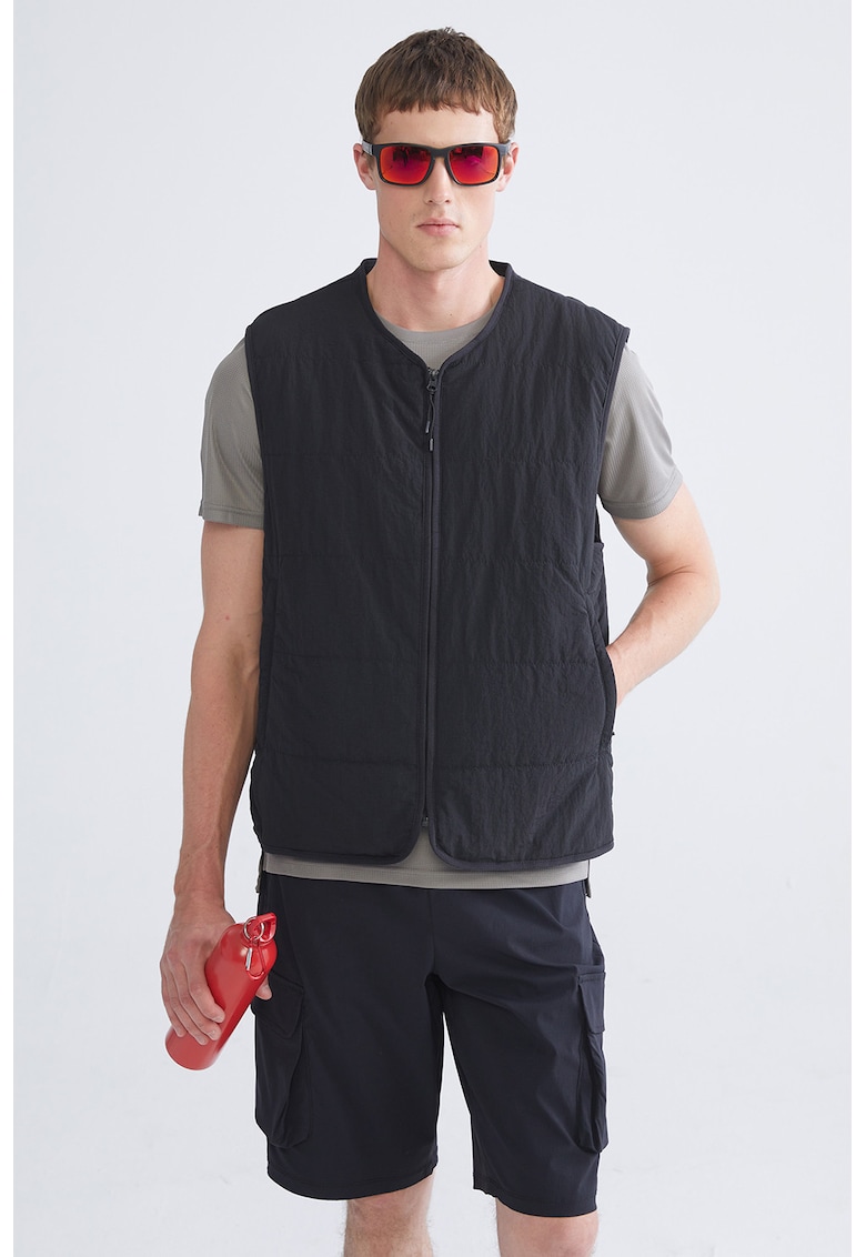 Vesta matlasata cu buzunare laterale si fermoar