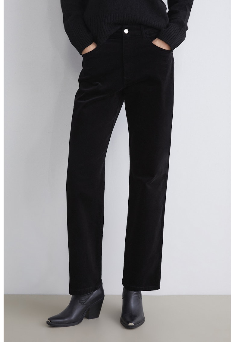 Pantaloni cu croiala dreapta si buzunare