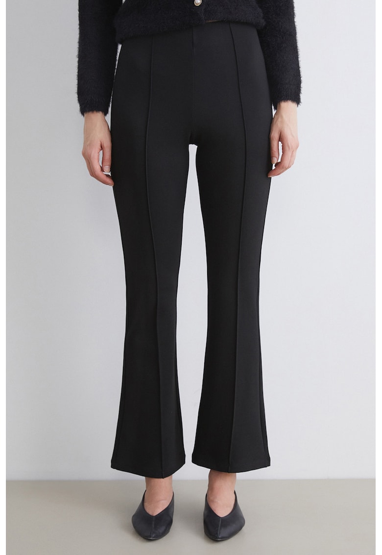 Pantaloni cu croiala kick flared