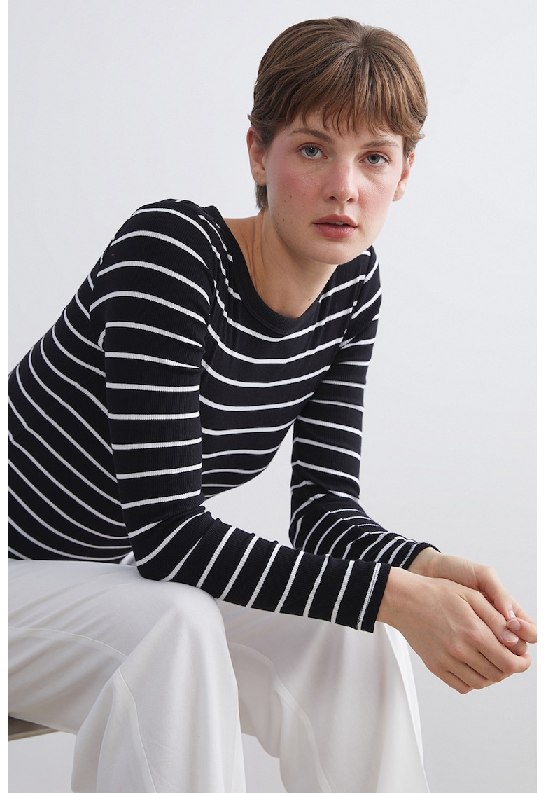 Bluza slim-fit cu decolteu la baza gatului si dungi - Alb/Negru