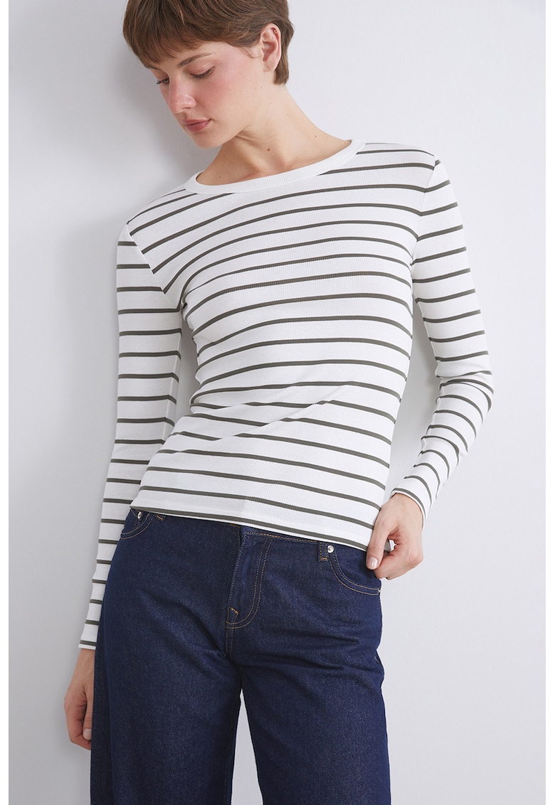 Bluza in dungi cu decolteu la baza gatului