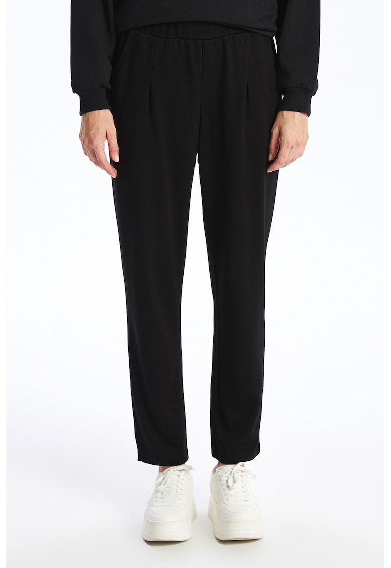 Pantaloni conici cu buzunare laterale