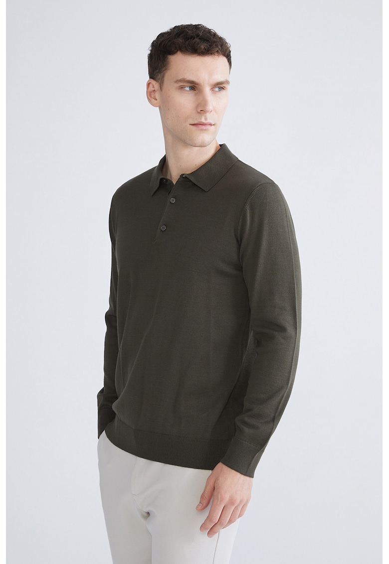 Bluza cu model uni si fenta cu nasturi