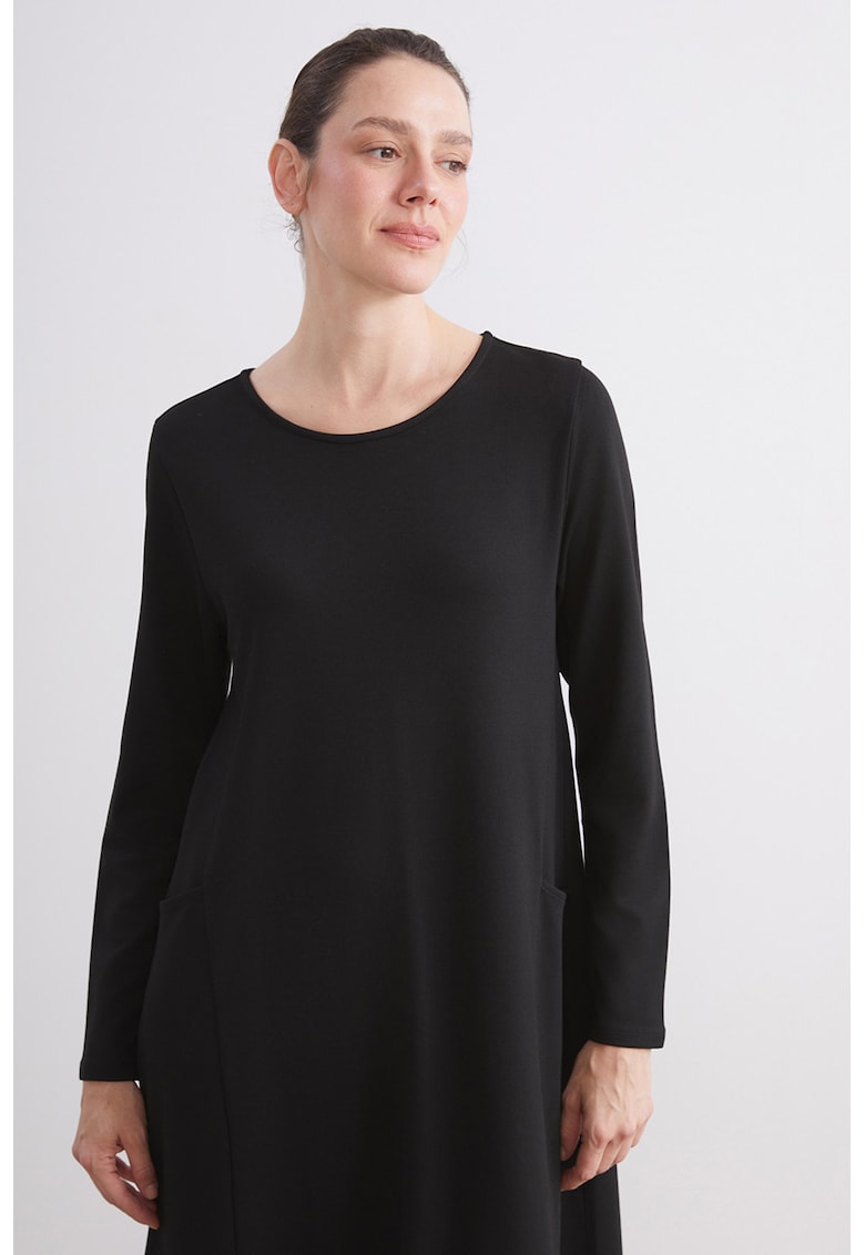 Rochie midi cu croiala dreapta si decolteu rotund