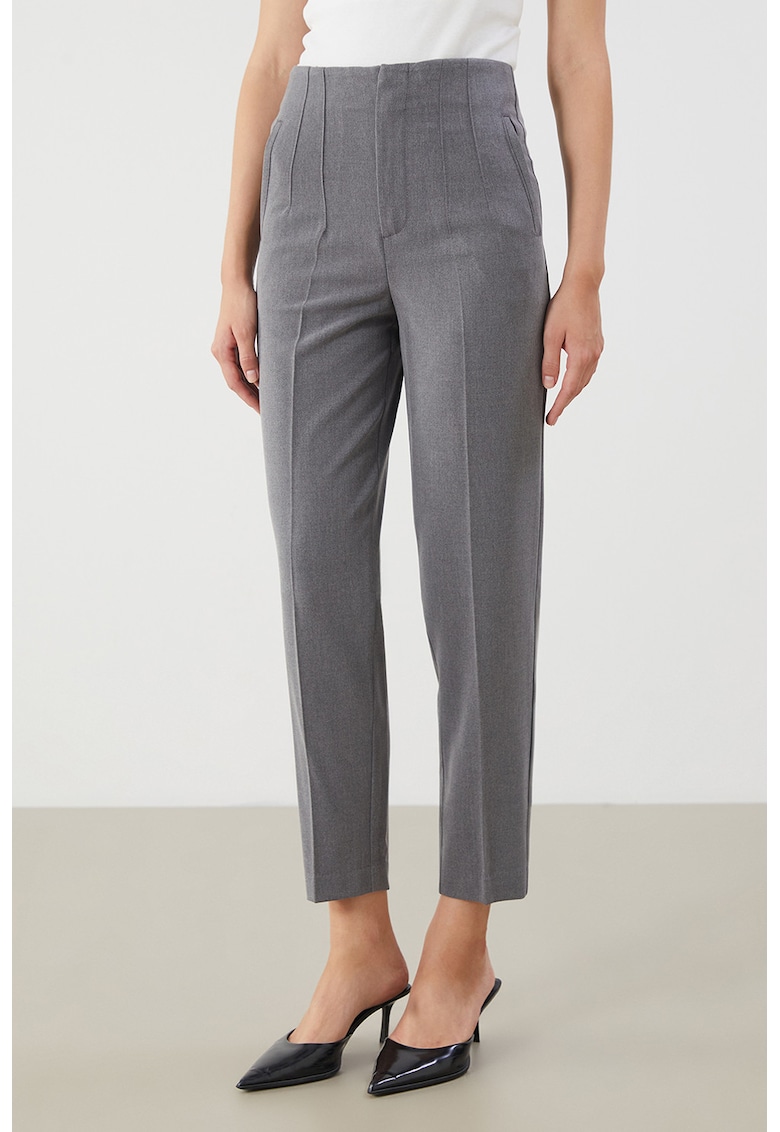 Pantaloni cu croiala conica si talie inalta