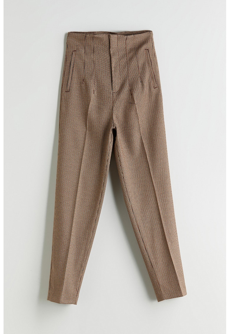 Pantaloni cu croiala conica si model in carouri