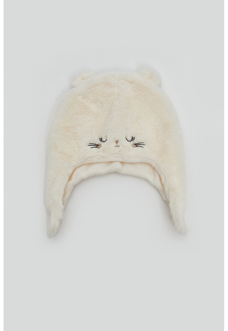 Caciula de iarna pufoasa cu detalii brodate
